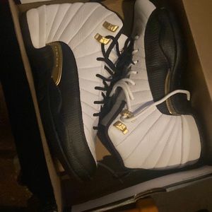Jordan 12 size 7 150$